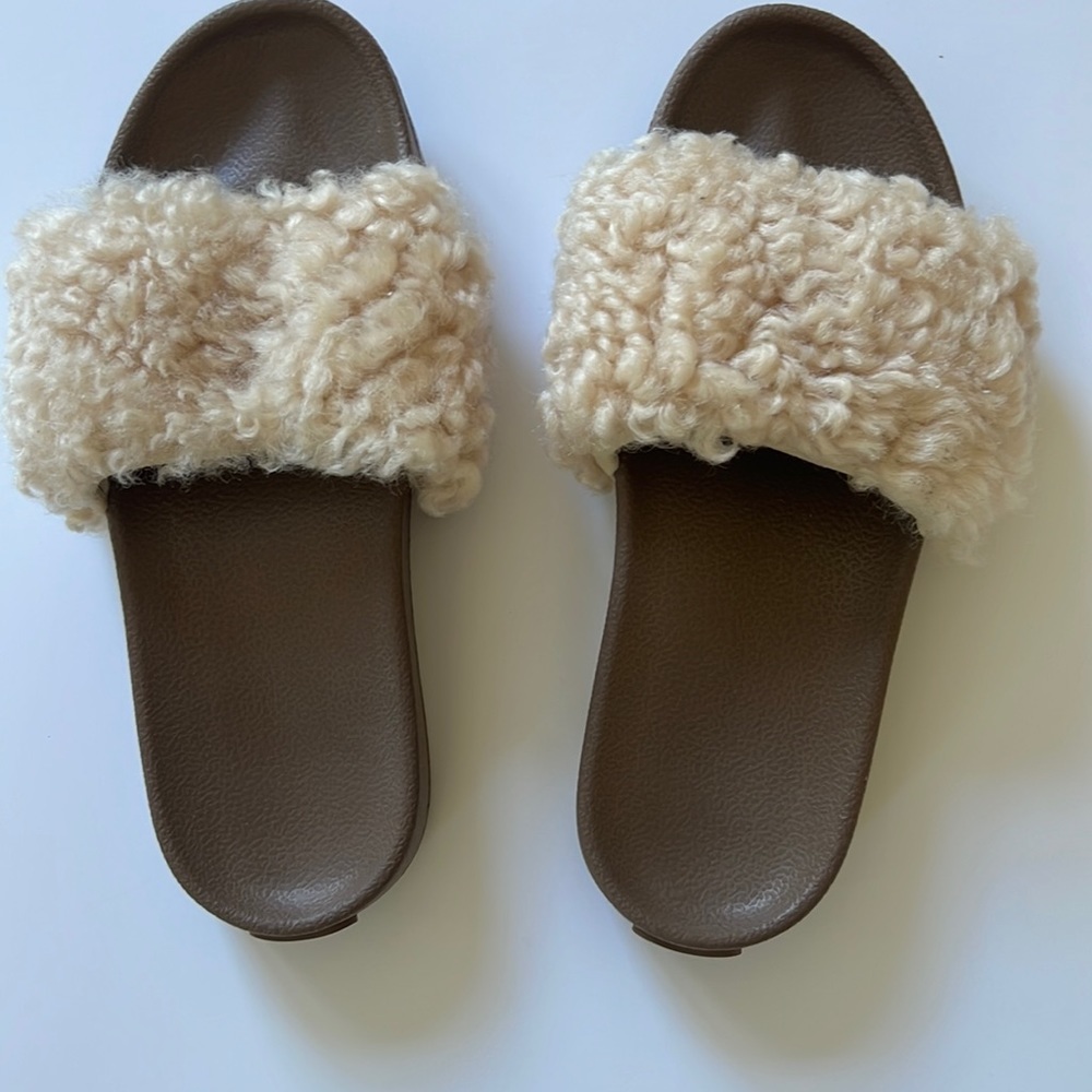 Ugg furry slides-size small